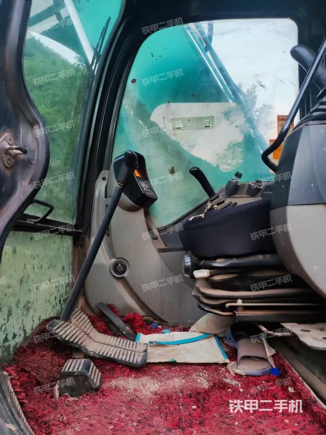 駕駛室整體(整機外觀) 駕駛室整體(整機外觀)