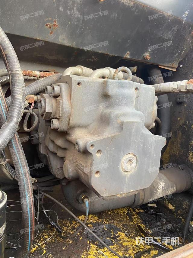 液壓泵艙室正面整體(整機(jī)外觀) 液壓泵艙室正面整體(整機(jī)外觀)