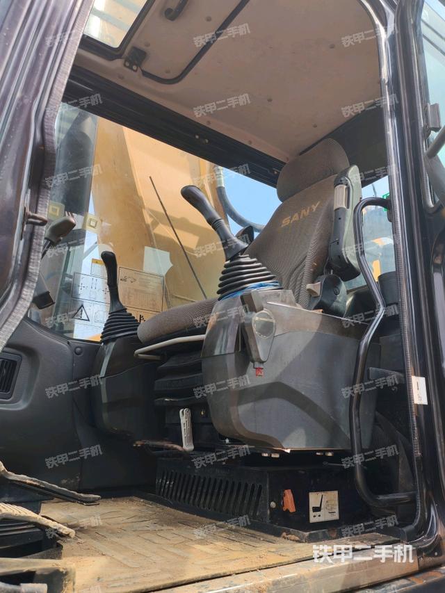 駕駛室整體（整機(jī)外觀）