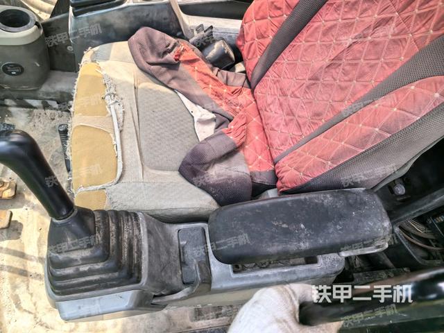 座椅右側(cè)控制臺/鑰匙門/油門/含右手柄（駕駛室部分）