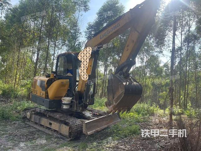 駕駛室頂部（整機外觀）