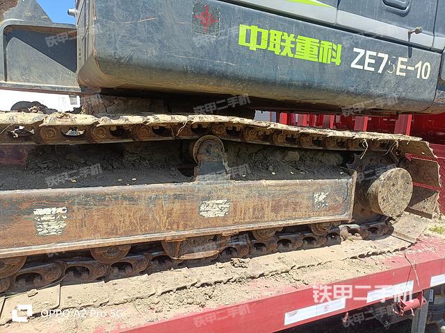 單側(cè)履帶整體(整機(jī)外觀) 單側(cè)履帶整體(整機(jī)外觀)