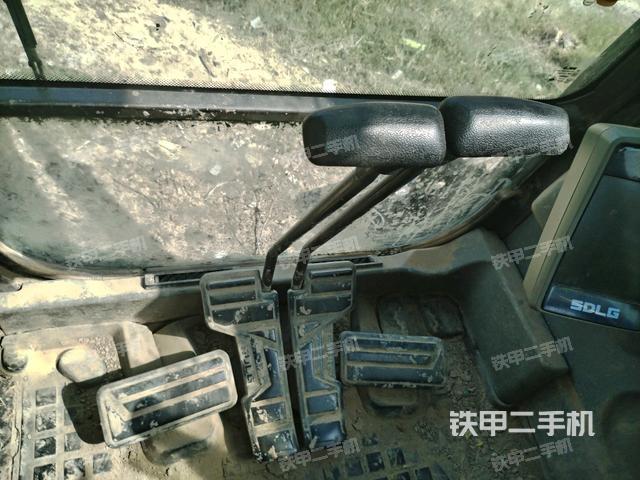 后窗玻璃角标（驾驶室部分）