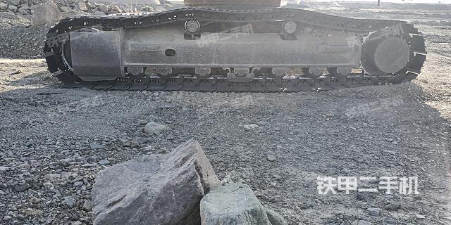 單側(cè)履帶整體(整機(jī)外觀) 單側(cè)履帶整體(整機(jī)外觀)