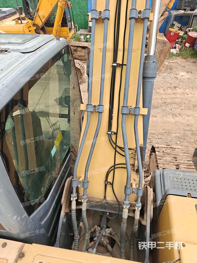 駕駛室頂部（整機外觀）