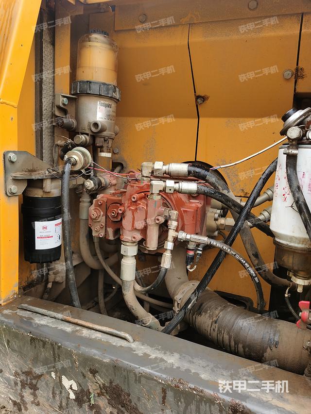 液壓泵艙室正面整體(整機(jī)外觀) 液壓泵艙室正面整體(整機(jī)外觀)