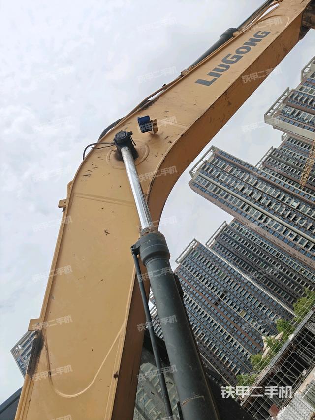 大臂整体 右侧（工作和回转装置）