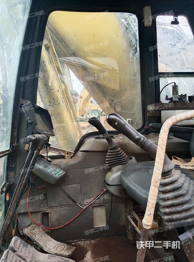 駕駛室整體(整機外觀) 駕駛室整體(整機外觀)