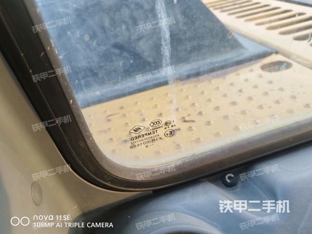 后窗玻璃角標（駕駛室部分）