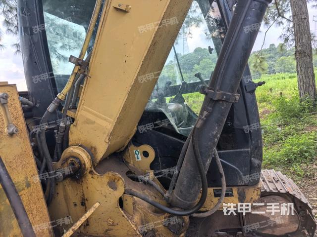 大臂根部?斜（工作和回轉(zhuǎn)裝置）