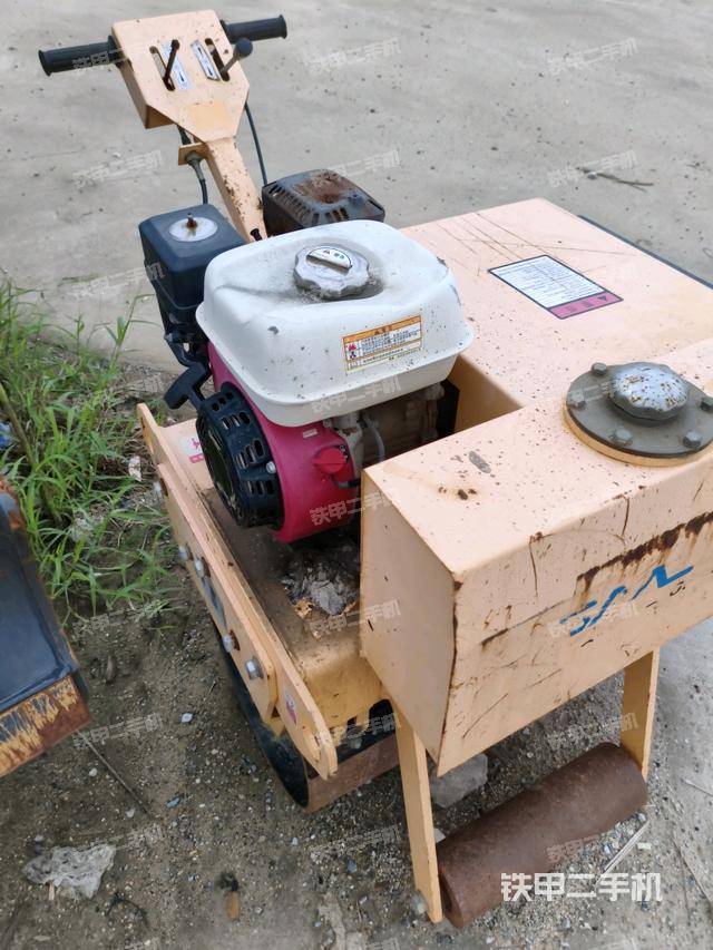 整机右侧（设备外观及核心部件）