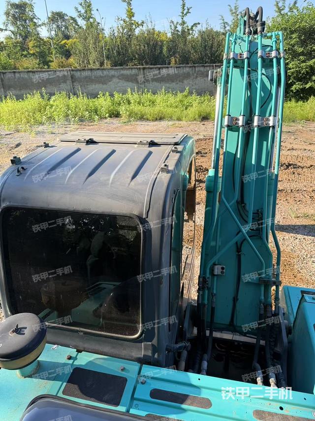 驾驶室顶部（整机外观）