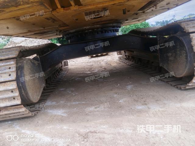 轉(zhuǎn)盤和下車架正前（工作和回轉(zhuǎn)裝置）