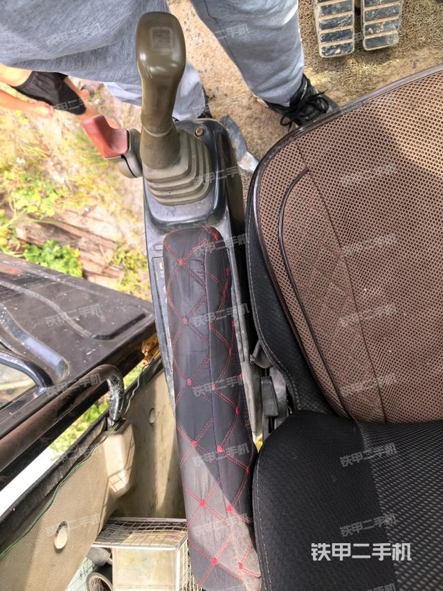 座椅右侧控制台/钥匙门/油门/含右手柄（驾驶室部分）