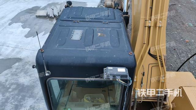 駕駛室頂部(整機(jī)外觀) 駕駛室頂部(整機(jī)外觀)