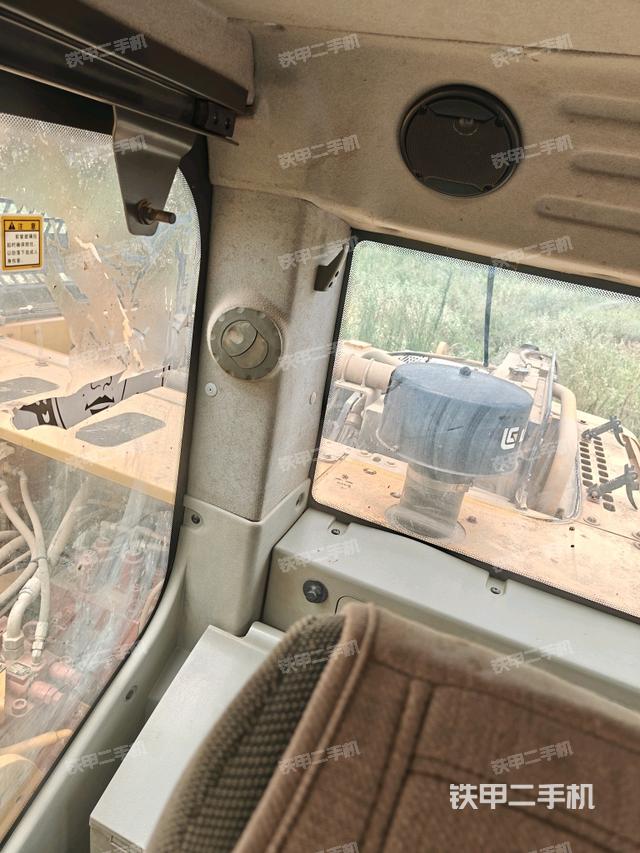 后窗玻璃角标（驾驶室部分）