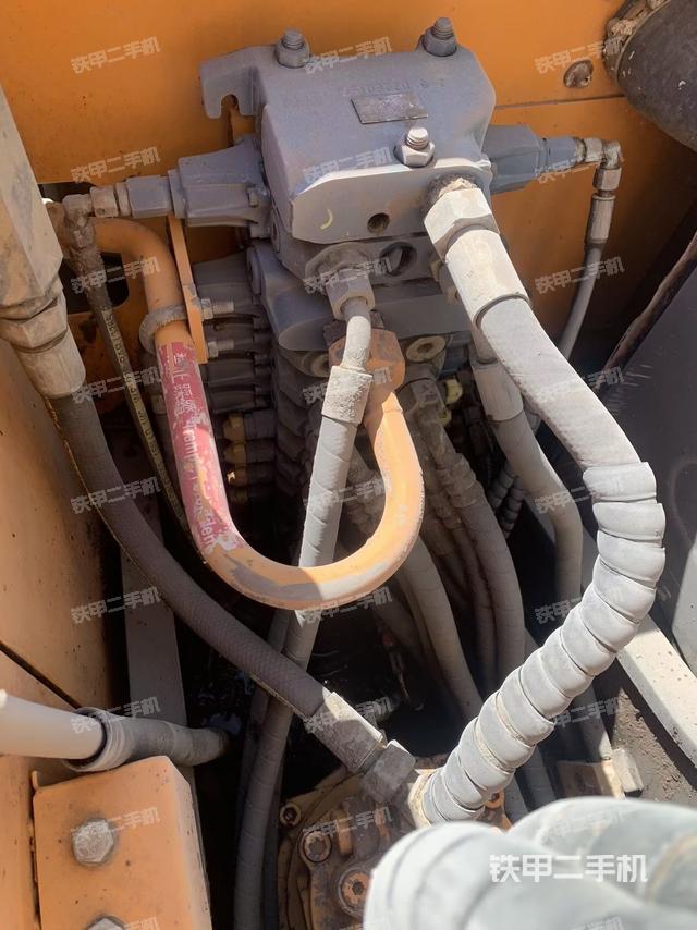 回转马达和主控阀（整机外观）