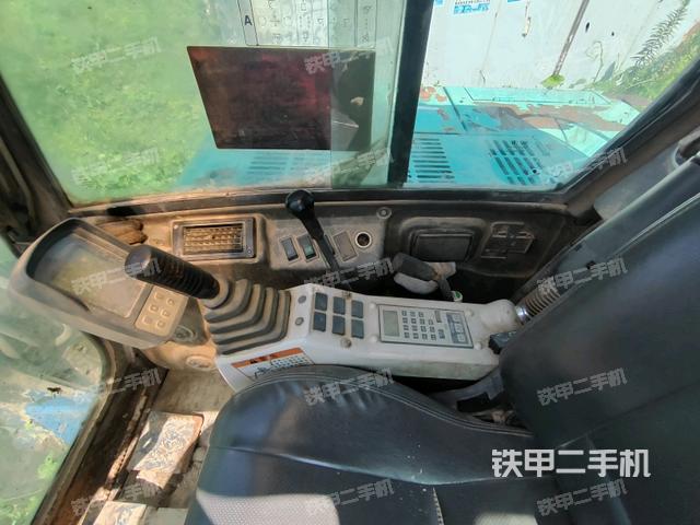 座椅左側(cè)控制臺/音響/含左手柄（駕駛室部分）