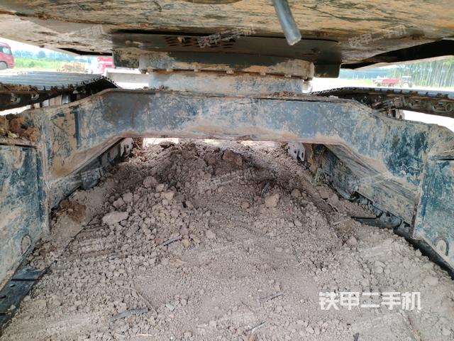 转盘和下车架正前（工作和回转装置）