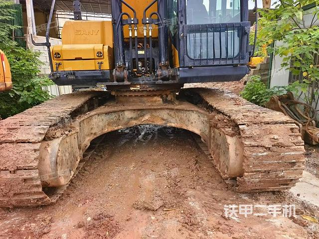 駕駛室頂部（整機(jī)外觀）