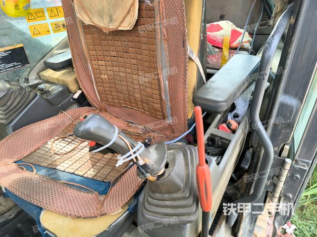 左后方玻璃角標(biāo)（駕駛室部分）