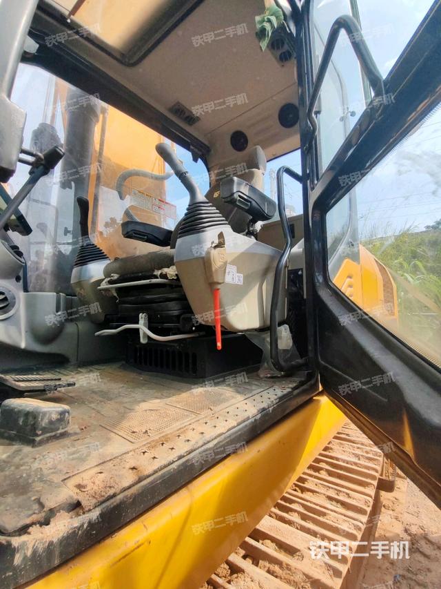 駕駛室整體（整機外觀）