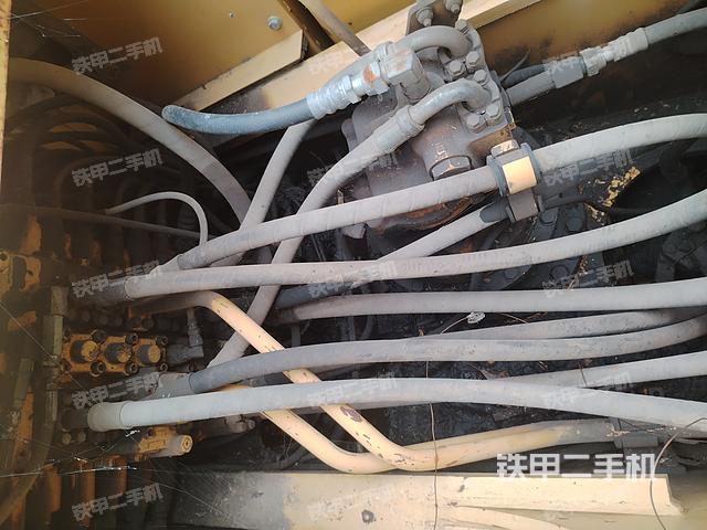 回转马达和主控阀（整机外观）