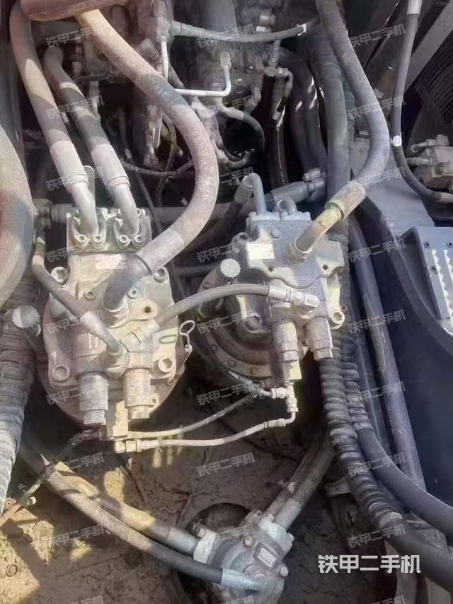 回转马达和主控阀（整机外观）