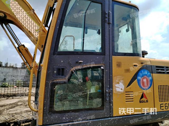 驾驶室整体（整机外观）