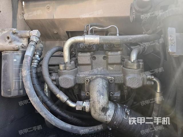 液壓泵艙室正面整體(整機(jī)外觀) 液壓泵艙室正面整體(整機(jī)外觀)