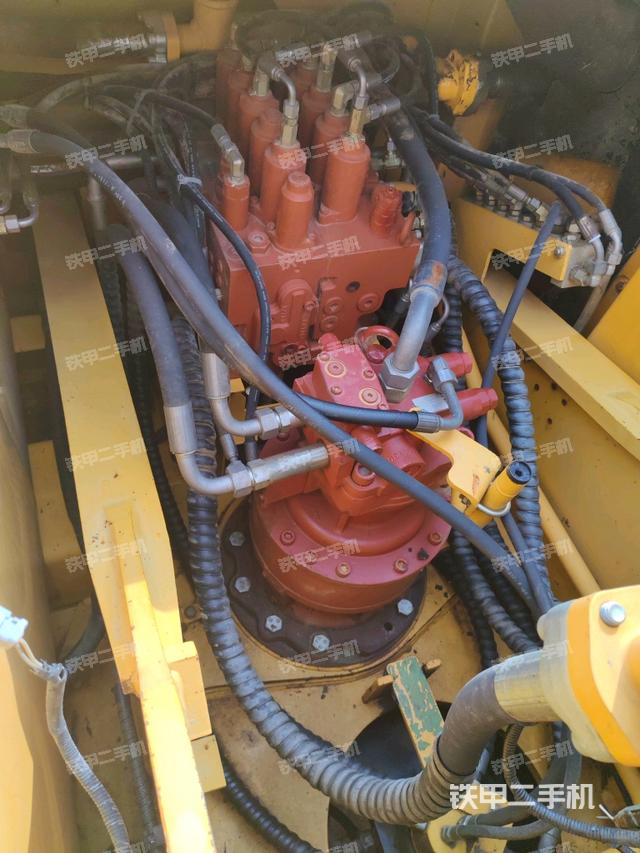 回轉(zhuǎn)馬達和主控閥（整機外觀）