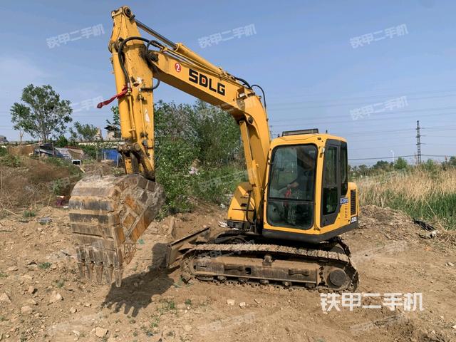 駕駛室整體(整機外觀) 駕駛室整體(整機外觀)