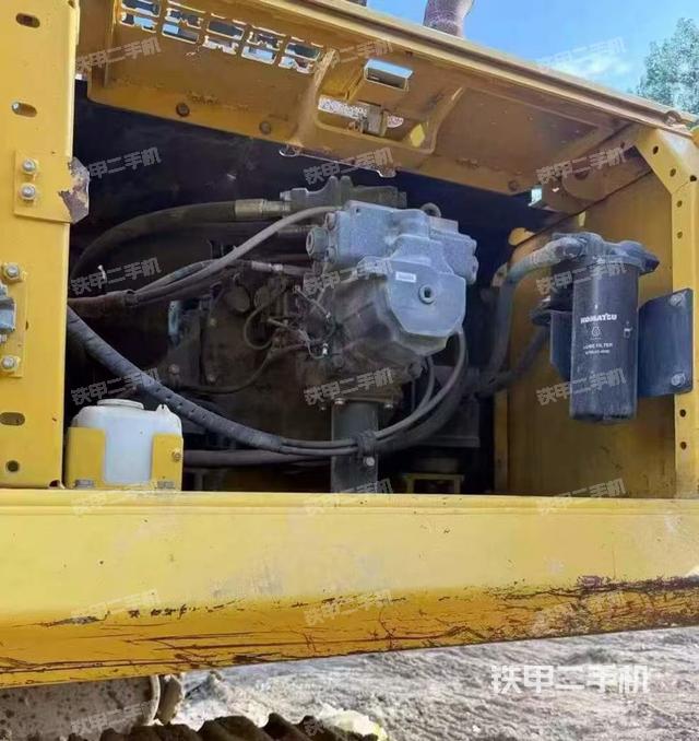 液壓泵艙室正面整體（整機(jī)外觀）