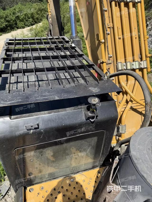 驾驶室顶部（整机外观）