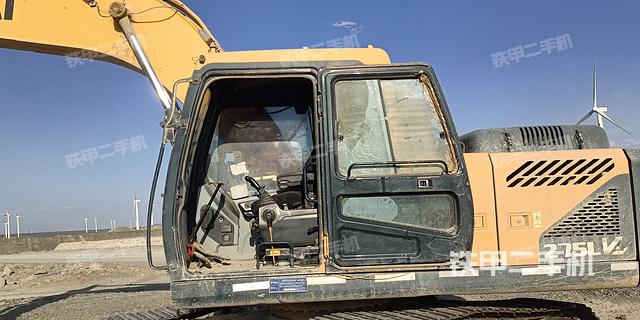 駕駛室整體(整機(jī)外觀) 駕駛室整體(整機(jī)外觀)