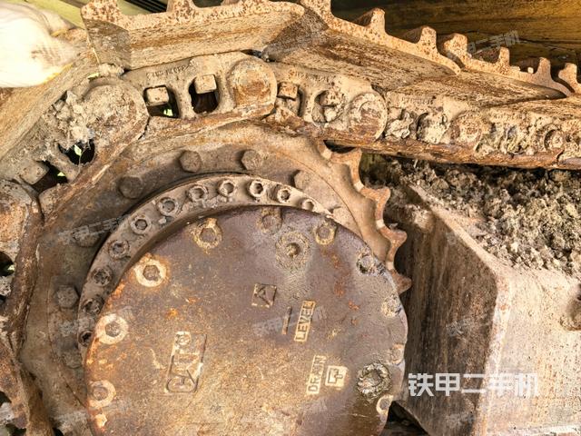 左驅(qū)動(dòng)輪（行走機(jī)構(gòu)）