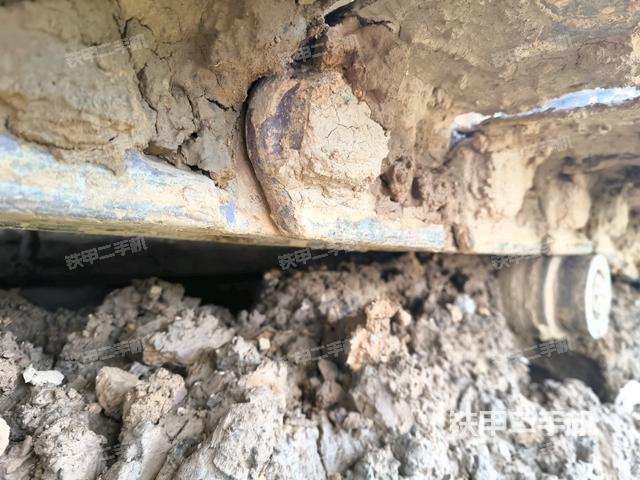 右驅(qū)動輪（行走機構(gòu)）