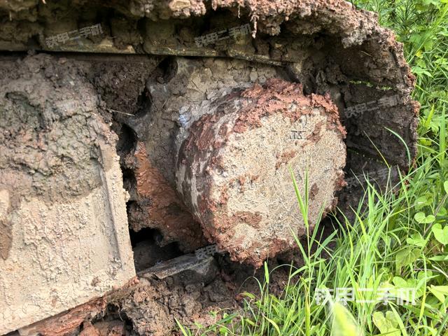 左驅(qū)動輪（行走機構(gòu)）