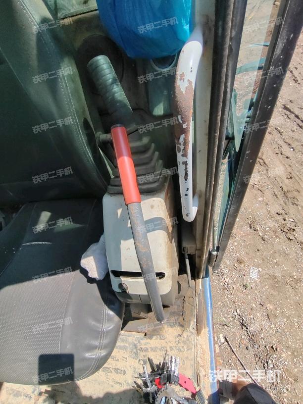 座椅右側(cè)控制臺/鑰匙門/油門/含右手柄（駕駛室部分）