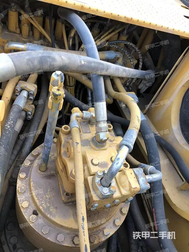 回转马达和主控阀（整机外观）