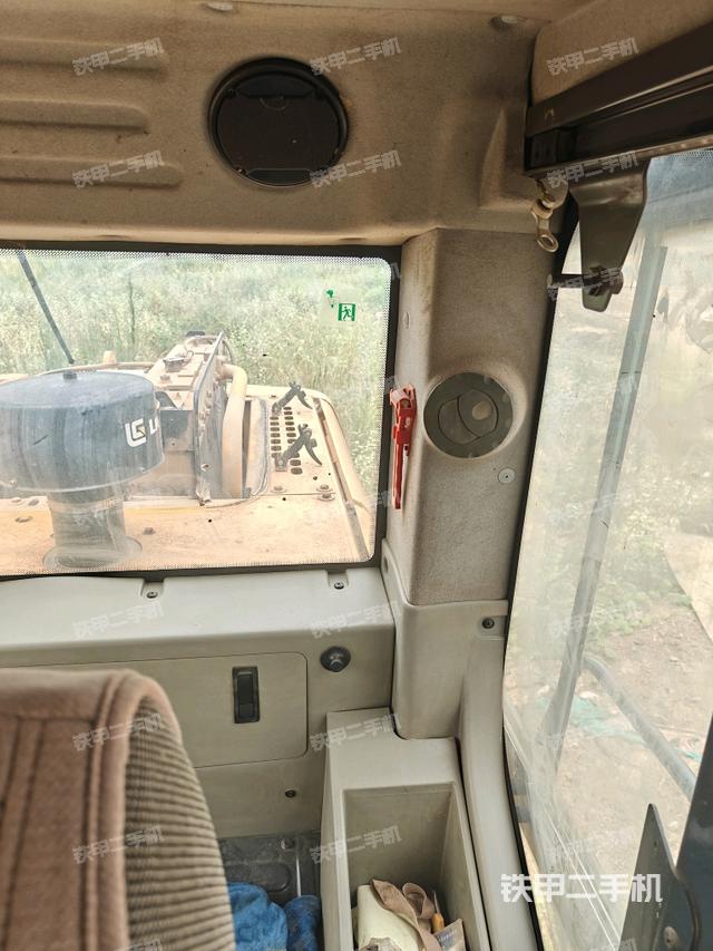 座椅左侧控制台/音响/含左手柄（驾驶室部分）