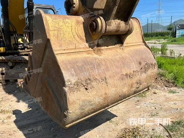 駕駛室頂部（整機外觀）