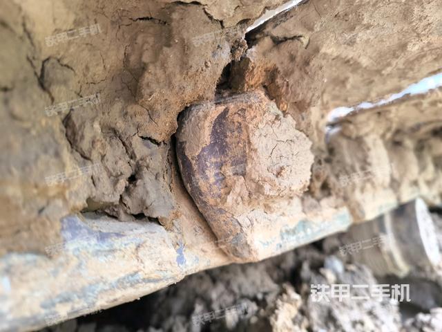 左驅(qū)動輪（行走機構(gòu)）