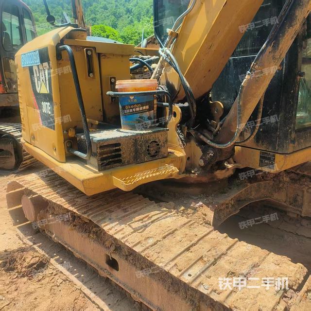 駕駛室頂部(整機外觀) 駕駛室頂部(整機外觀)