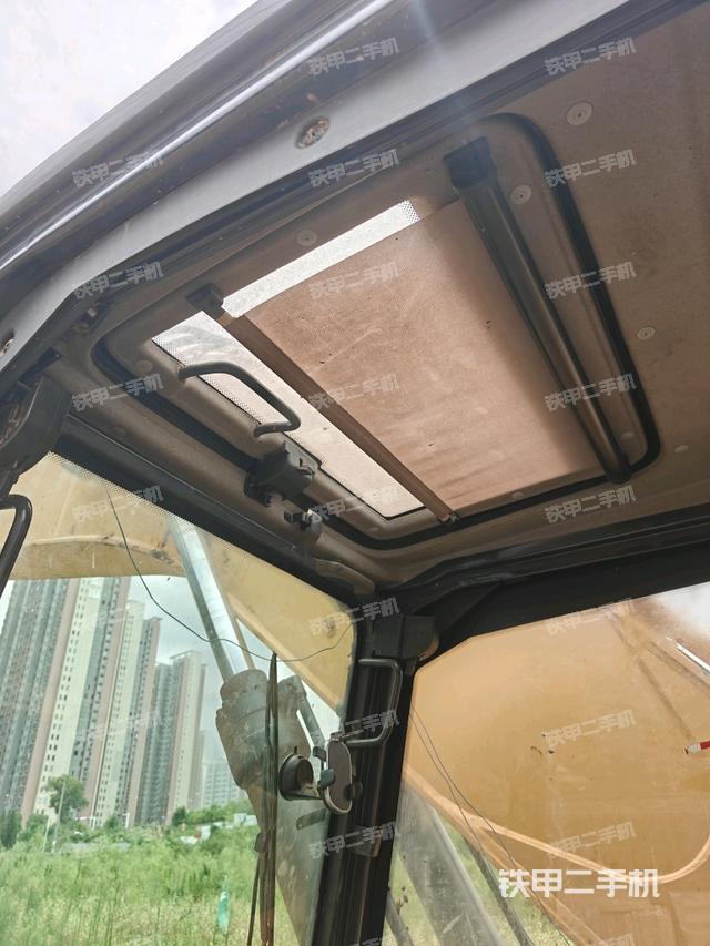 座椅右侧控制台/钥匙门/油门/含右手柄（驾驶室部分）