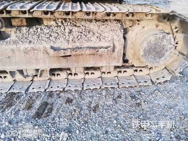 左驅(qū)動輪（行走機構(gòu)）