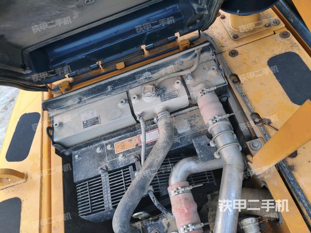 駕駛室頂部（整機外觀）