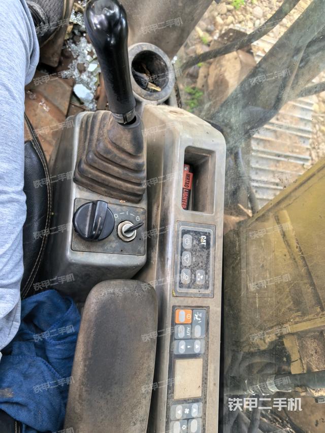 后窗玻璃角標(biāo)（駕駛室部分）