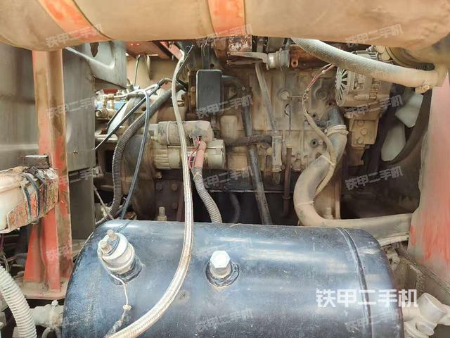 回轉(zhuǎn)馬達(dá)和主控閥（整機(jī)外觀）