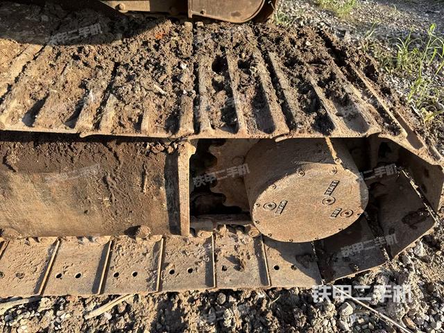 左驅(qū)動輪（行走機構(gòu)）